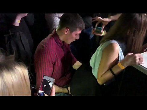 ❤️ Ubulili bangempela ku-nightclub yaseRussia. Intombazane yaseRussia eneminyaka engu-18 ubudala ingene endunu nasesithweni sangasese e-nightclub ️ ku-zu.hdporn24.ru ❌